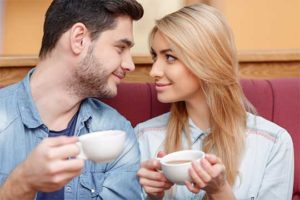 Casal Cristão tomando Café